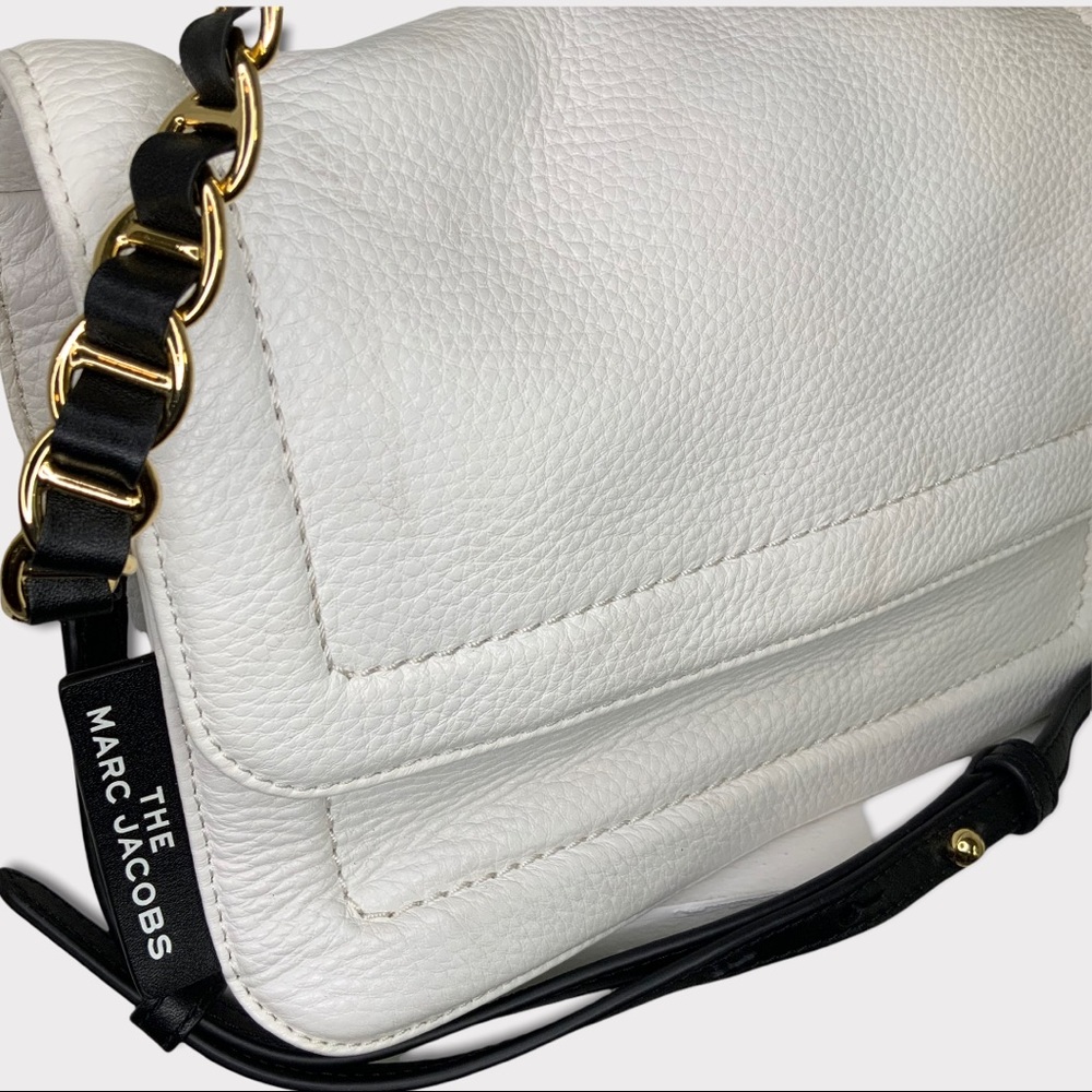 Marc Jacobs Cushion Bag NWOT White with Black Straps with Gold Hardware - Picture 2 of 12